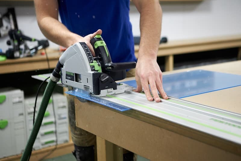 sawing-polycarbonate