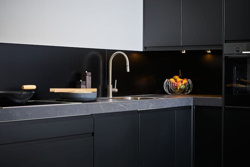 Paraschizzi per cucina nero