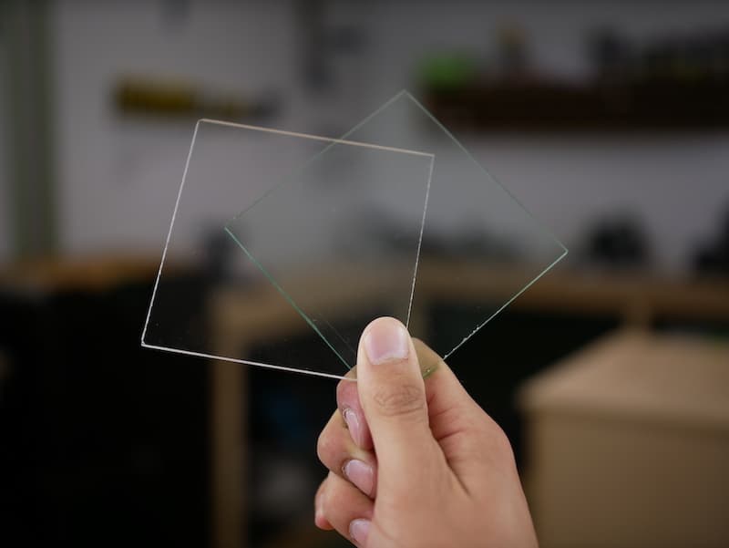 Vetro o panello in plexiglass