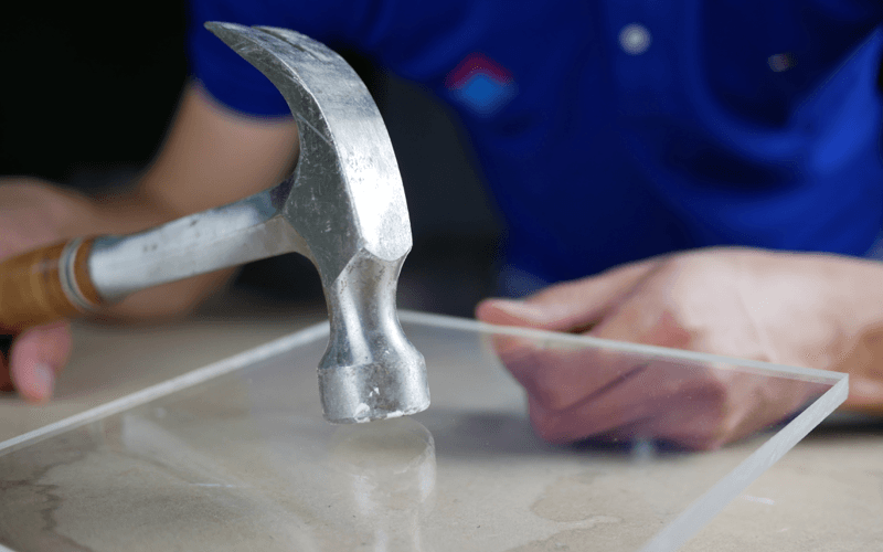 Quanto è resistente il plexiglass?