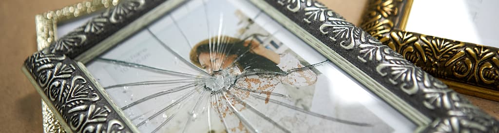 Sostituire il vetro per cornice con il plexiglass