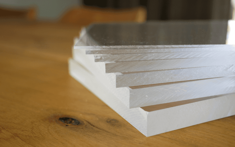 Spessore del pannello in plexiglass