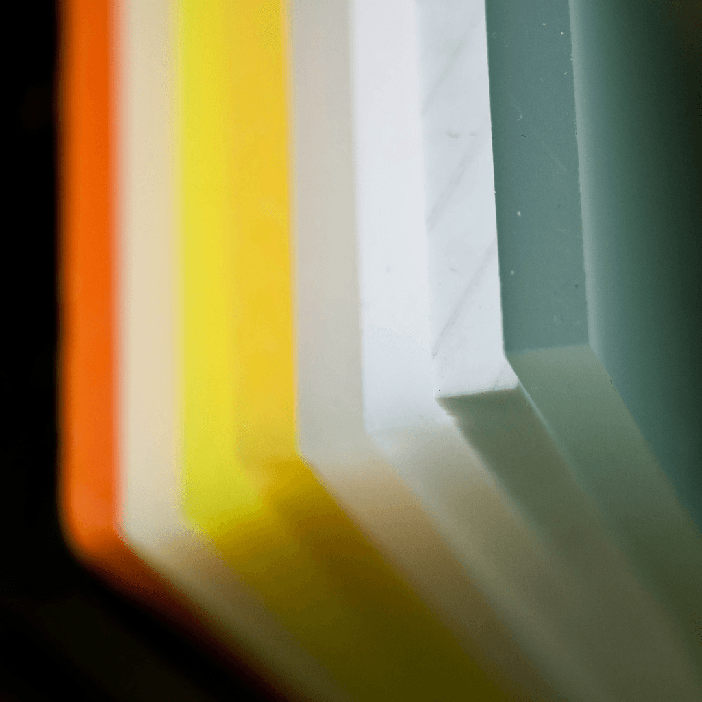 Quale è la differenza tra acrilico, plexiglass e metacrilato?
